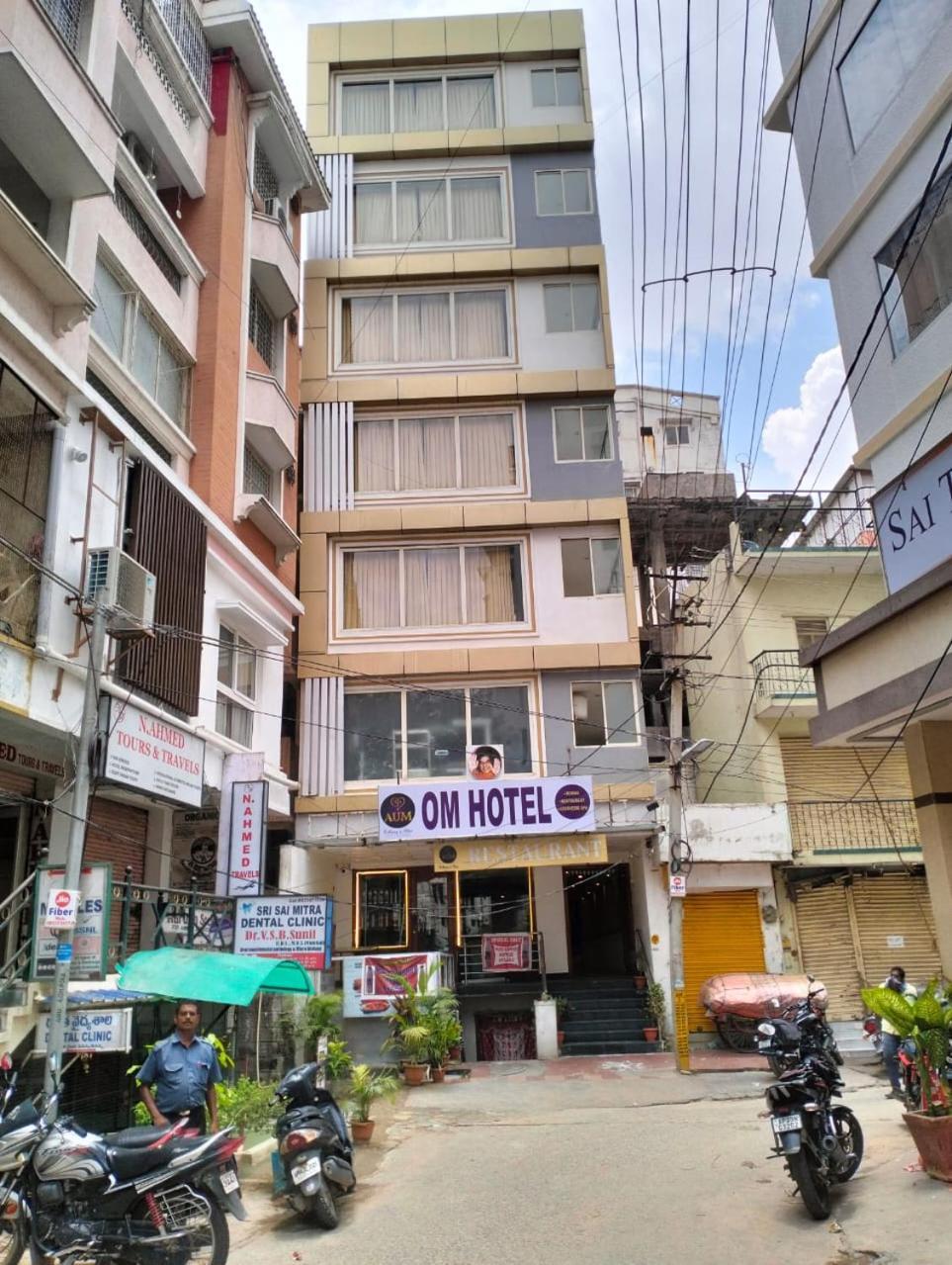 Aum Hotel Puttaparthi Esterno foto
