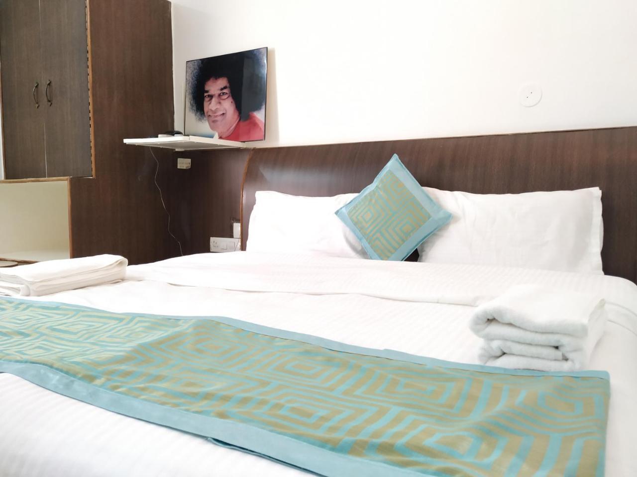 Aum Hotel Puttaparthi Esterno foto