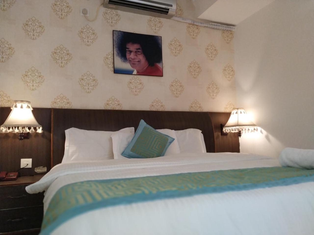 Aum Hotel Puttaparthi Esterno foto