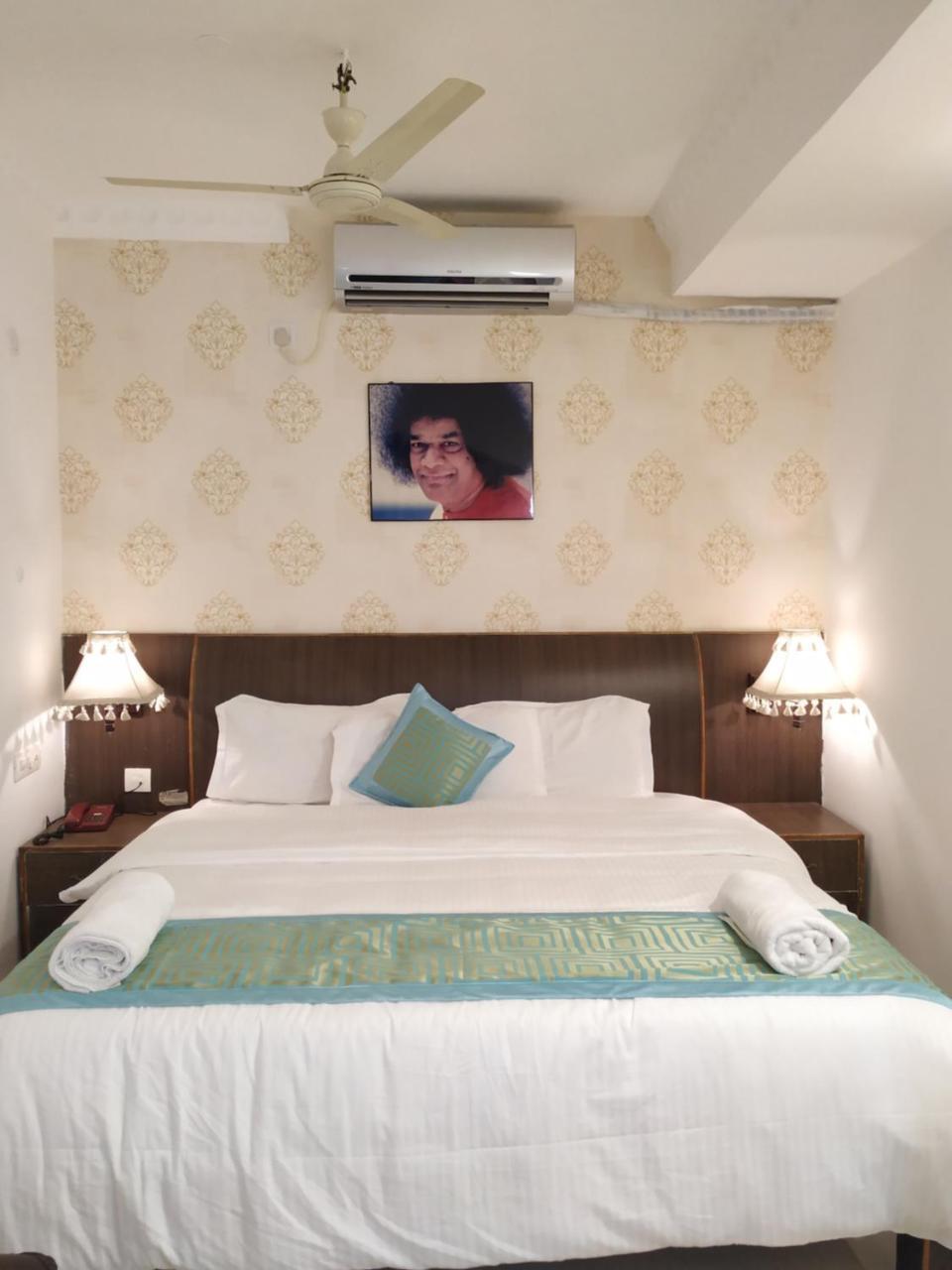 Aum Hotel Puttaparthi Esterno foto
