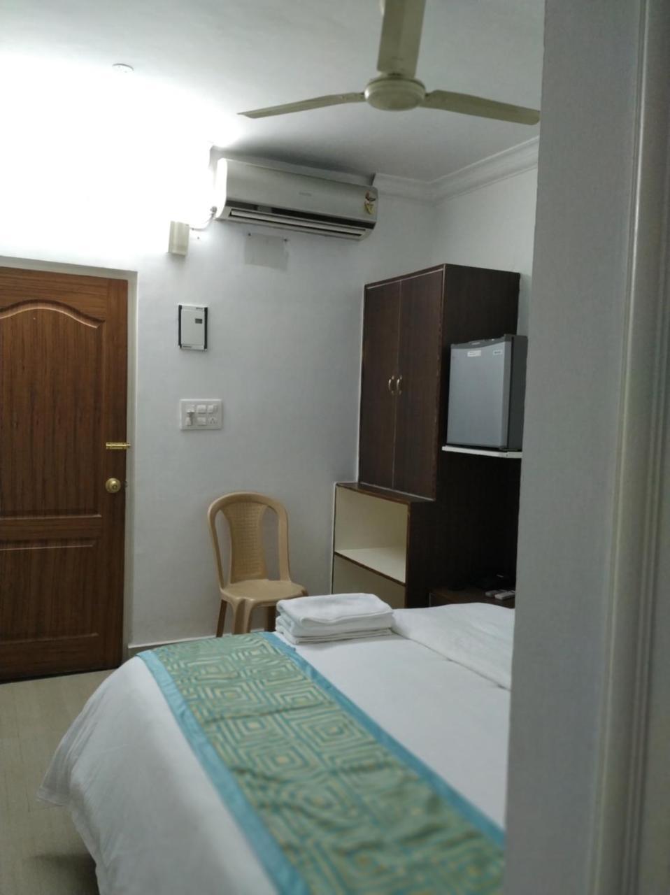 Aum Hotel Puttaparthi Esterno foto